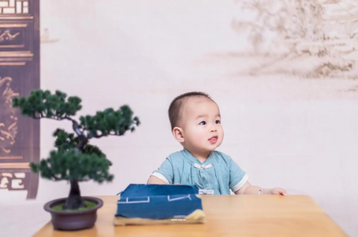 内蒙古宝宝总是抠鼻子